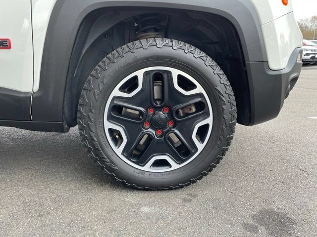Used 2015 Jeep Renegade Trailhawk AWD/4WD image 33