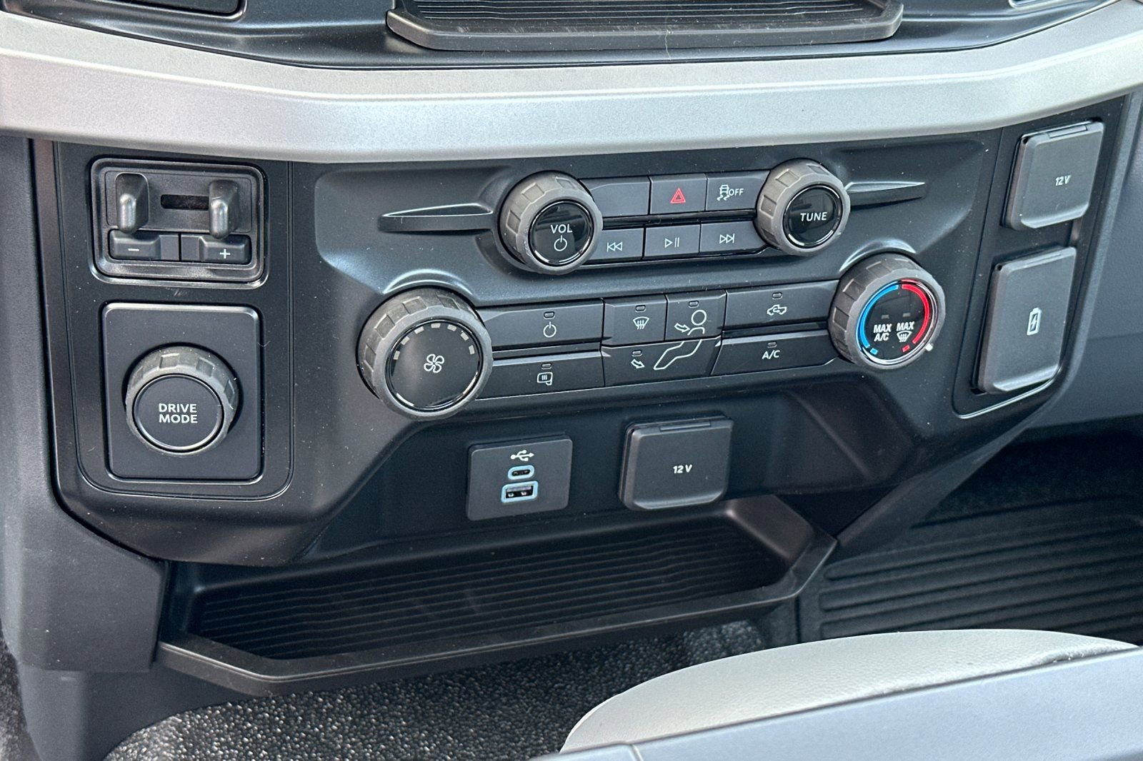 New 2025 Ford F550 2WD Regular Cab Super Duty image 14
