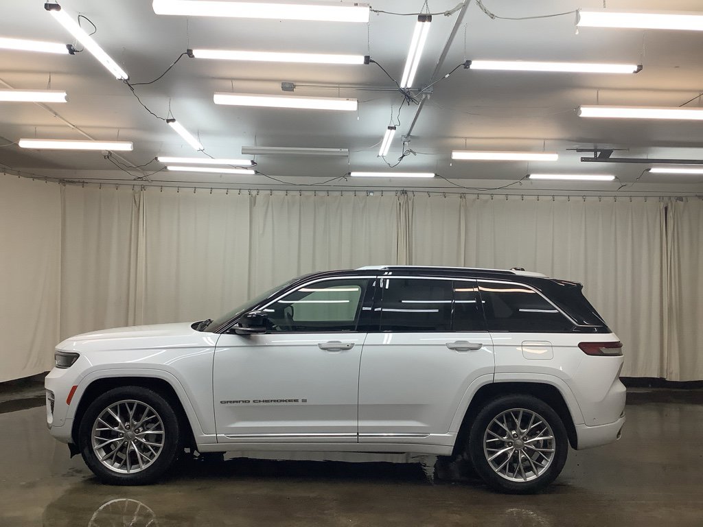 Used 2023 Jeep Grand Cherokee Summit w/ Luxury Tech Group V image 10