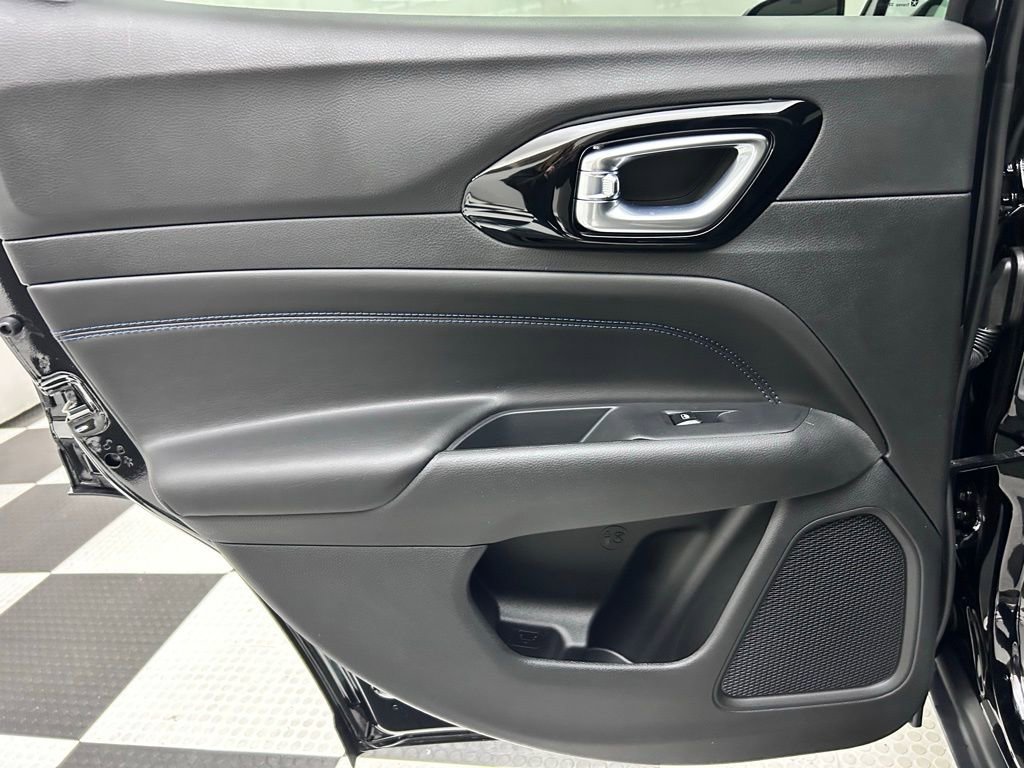 New 2026 Jeep Compass Latitude image 13