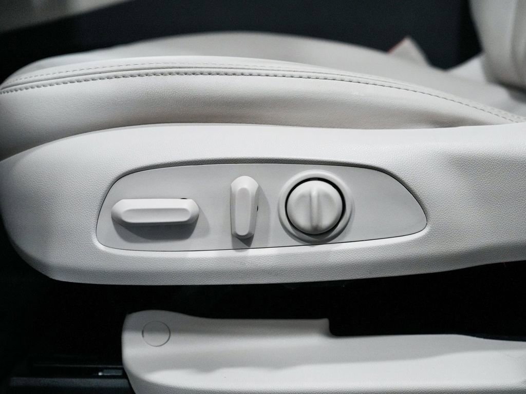 Used 2023 Buick Enclave Essence w/ Experience Buick Package image 30