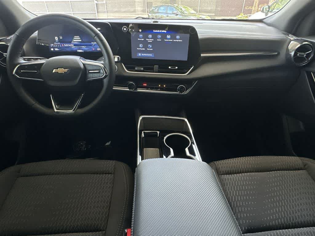 Used 2025 Chevrolet Equinox LT w/ Safety and Technology Package FWD image 24