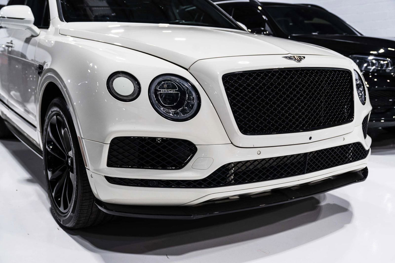 Used 2019 Bentley Bentayga image 3