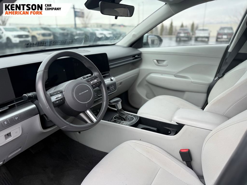 Used 2025 Hyundai Kona SEL image 3