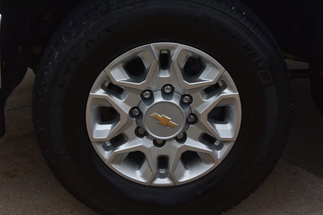 Used 2023 Chevrolet Silverado 2500 LT w/ Convenience Package image 11