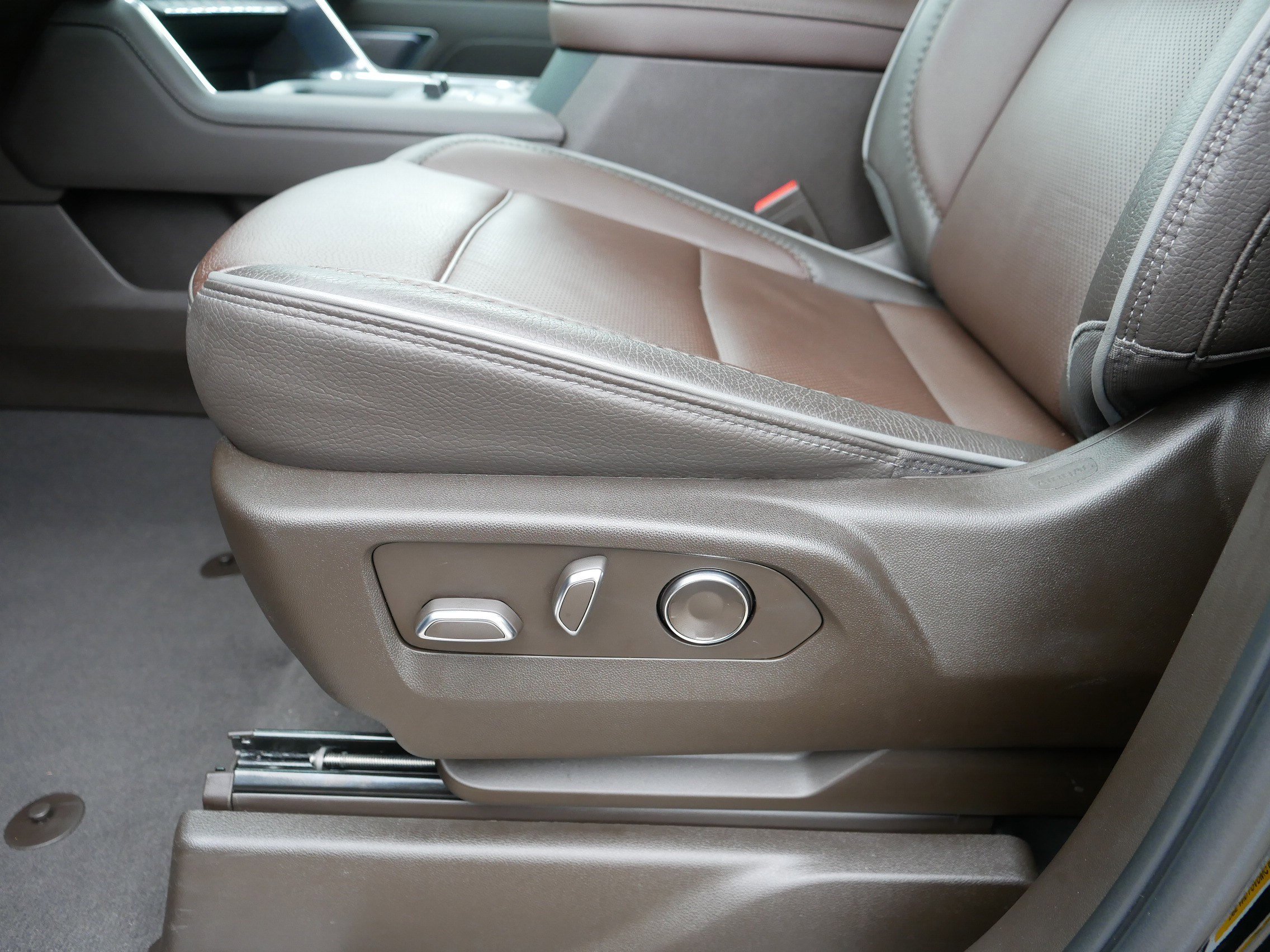 Used 2024 GMC Sierra 3500 Denali w/ Denali Reserve Package image 20