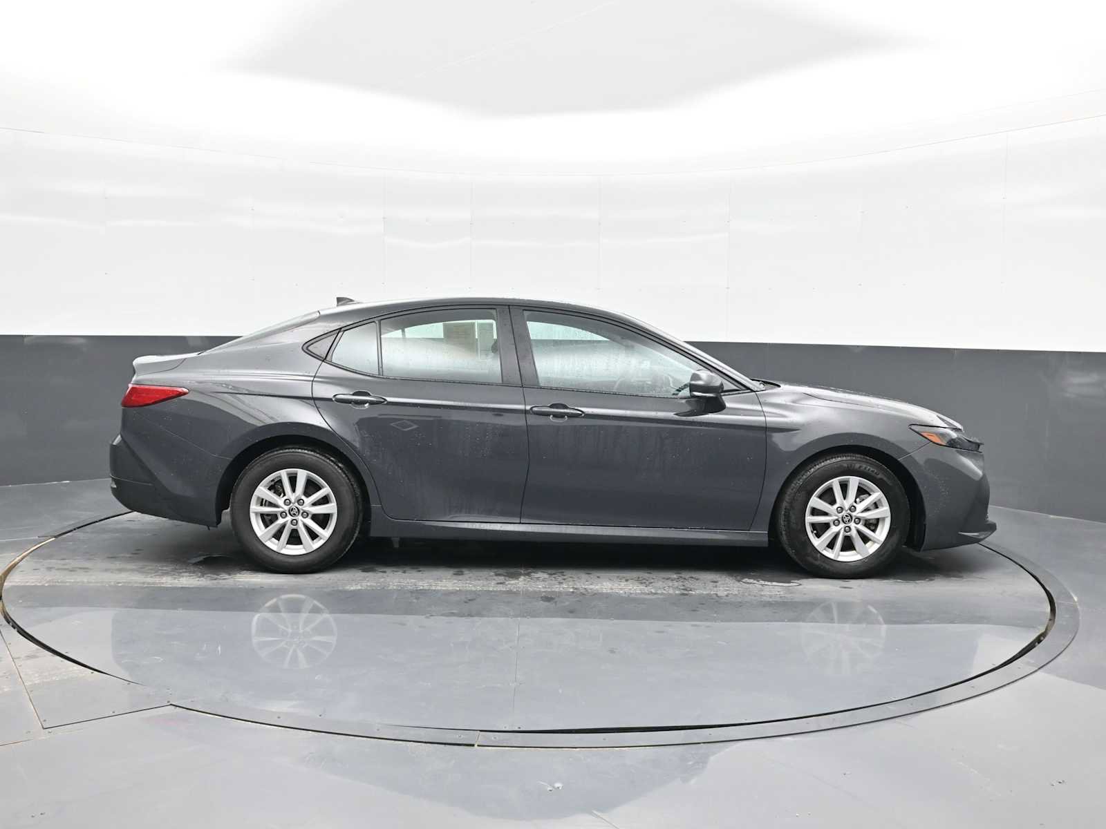 Used 2025 Toyota Camry LE image 10