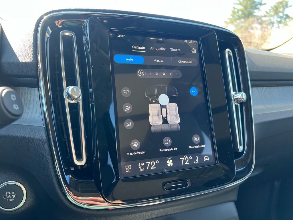 New 2026 Volvo XC40 B5 Plus w/ Climate Package AWD/4WD image 17