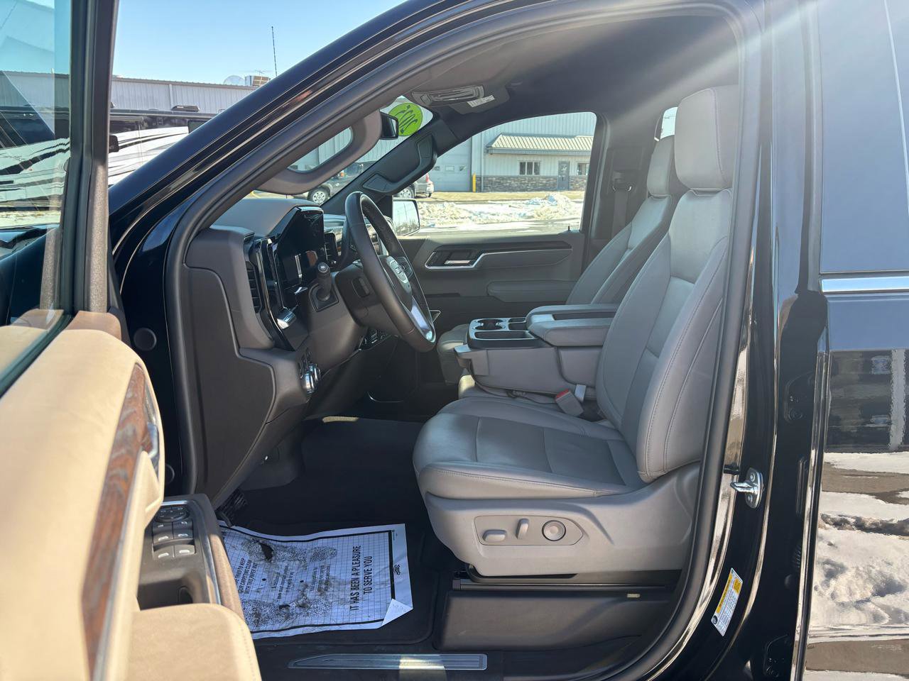 Used 2025 GMC Sierra 1500 SLT image 9