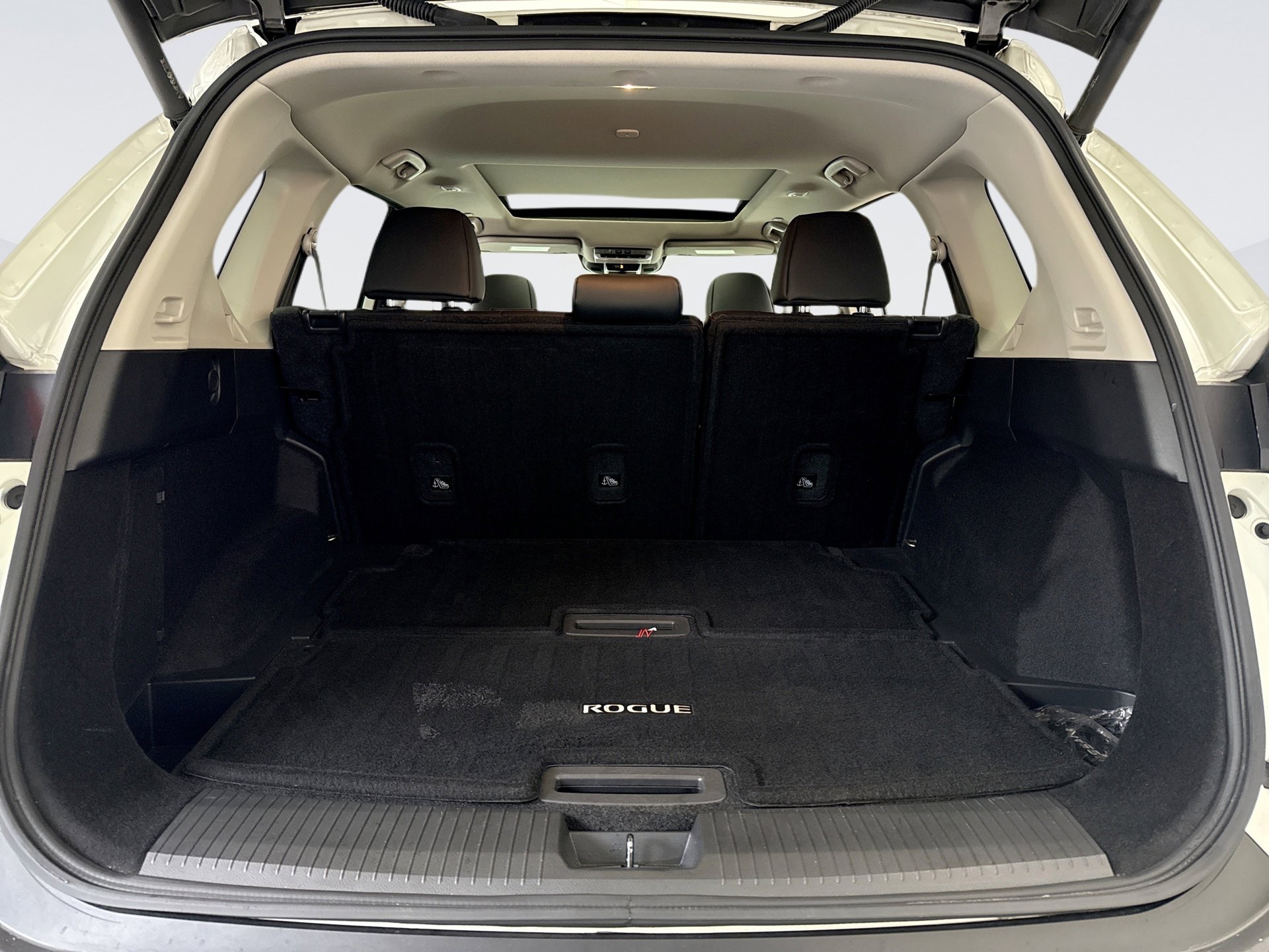 Used 2023 Nissan Rogue SL w/ SL Premium Package image 19