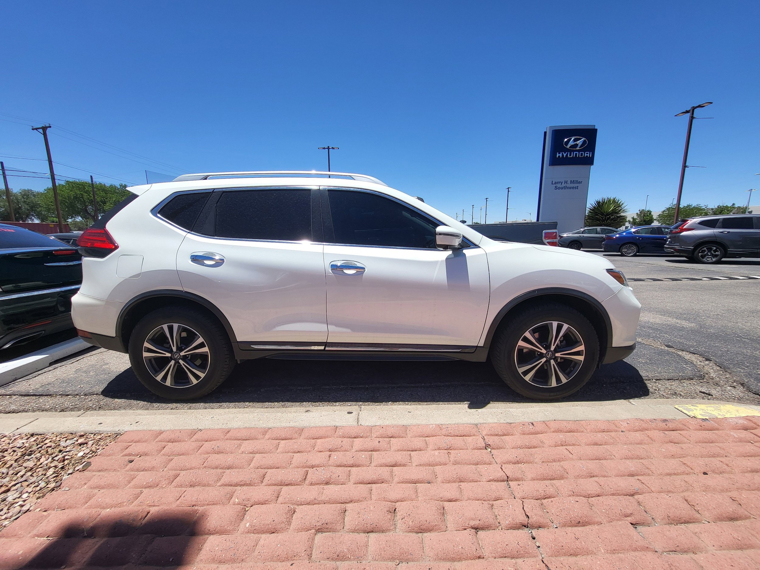 Used 2017 Nissan Rogue SL w/ SL Premium Package AWD/4WD image 28