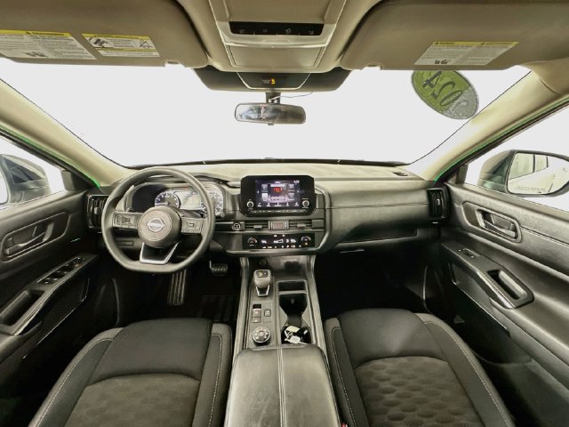 Used 2024 Nissan Pathfinder S AWD/4WD image 3