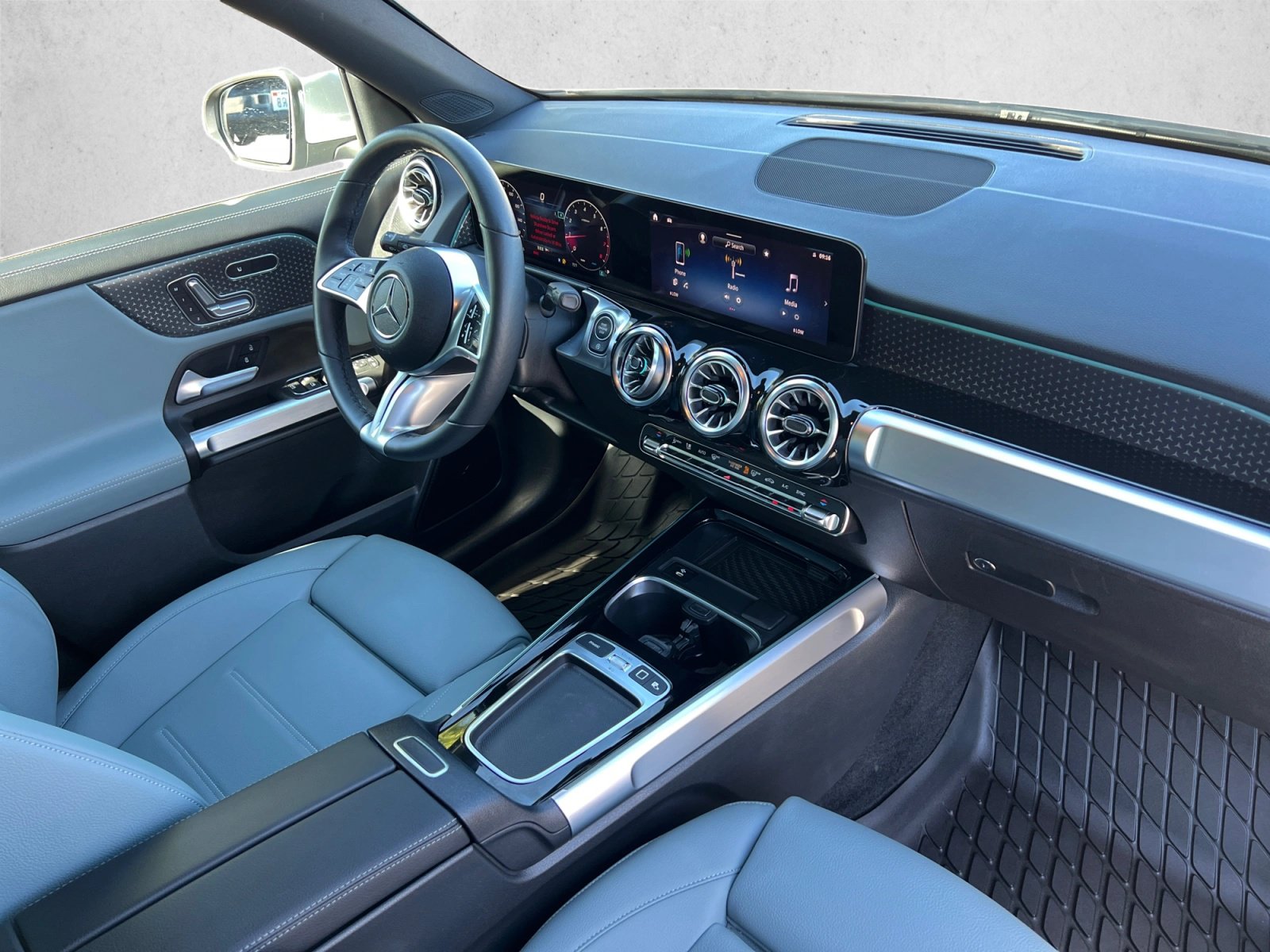 Certified 2026 Mercedes-Benz GLB 250 4MATIC image 28