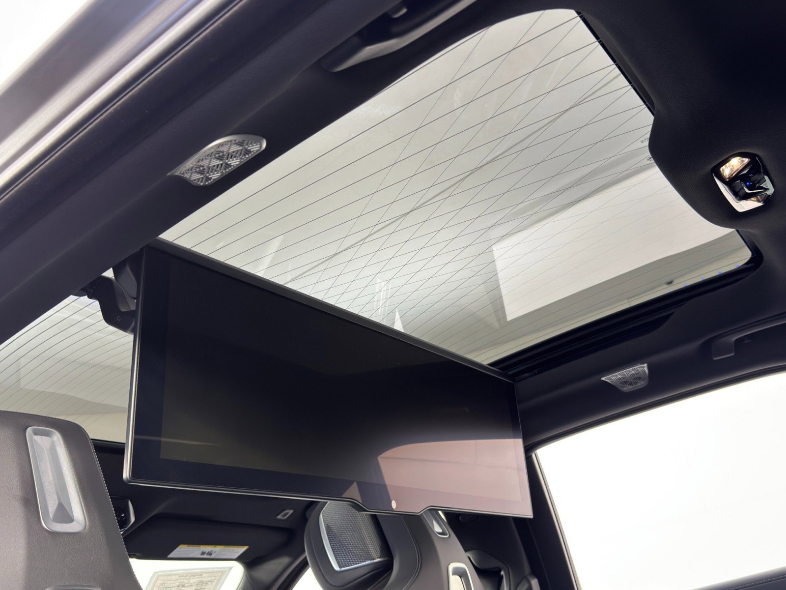 Used 2023 BMW i7 xDrive60 w/ Parking Assistance Package image 13