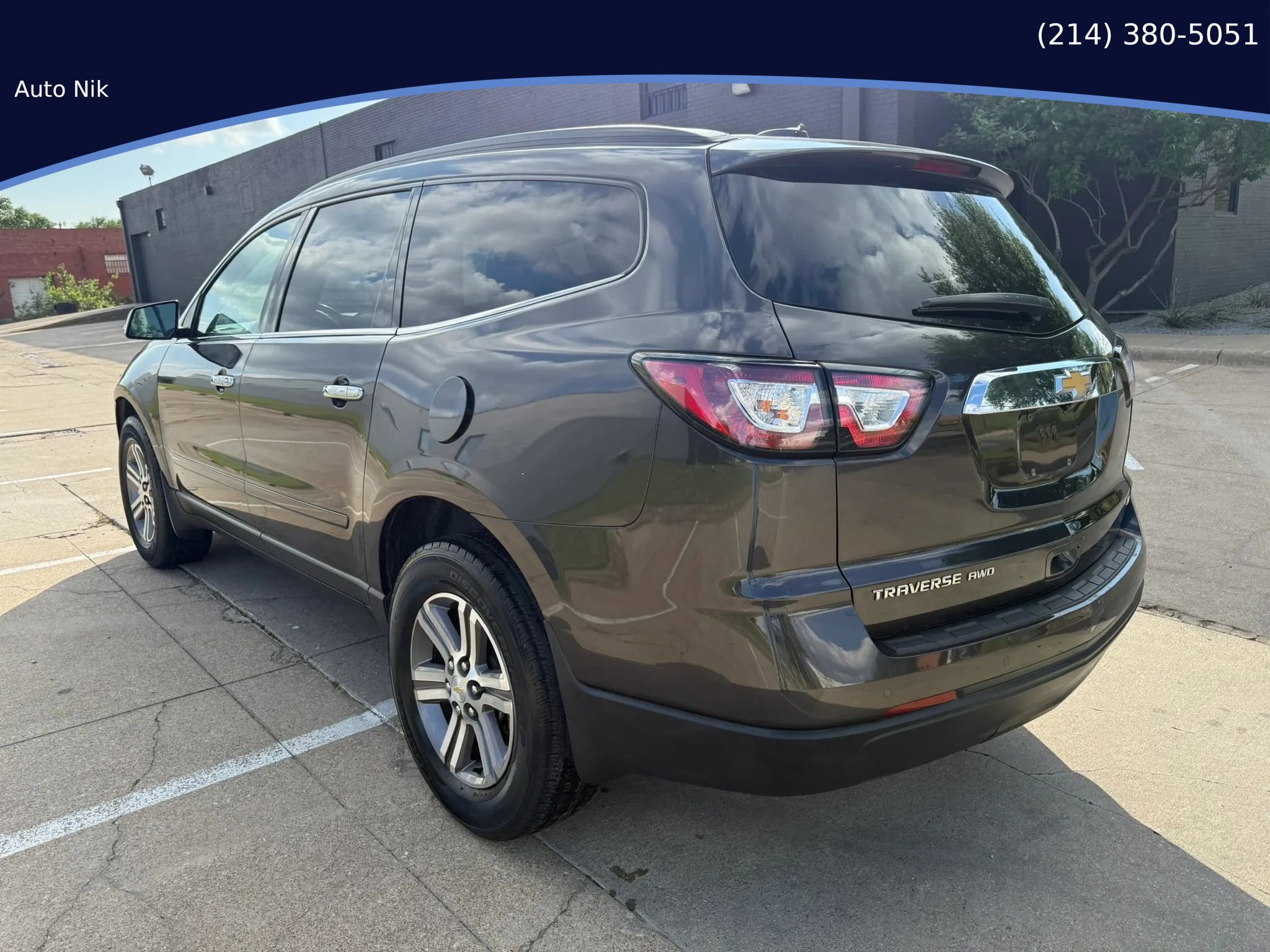 Used 2017 Chevrolet Traverse LT image 3