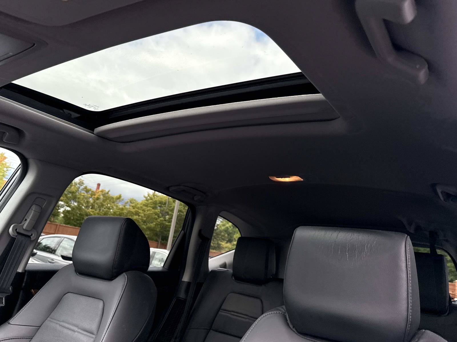 Used 2020 Honda CR-V Touring image 3