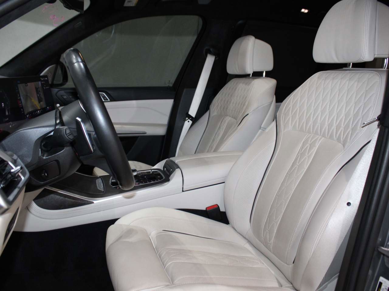 Certified 2024 BMW X7 M60i w/ Executive Package image 12