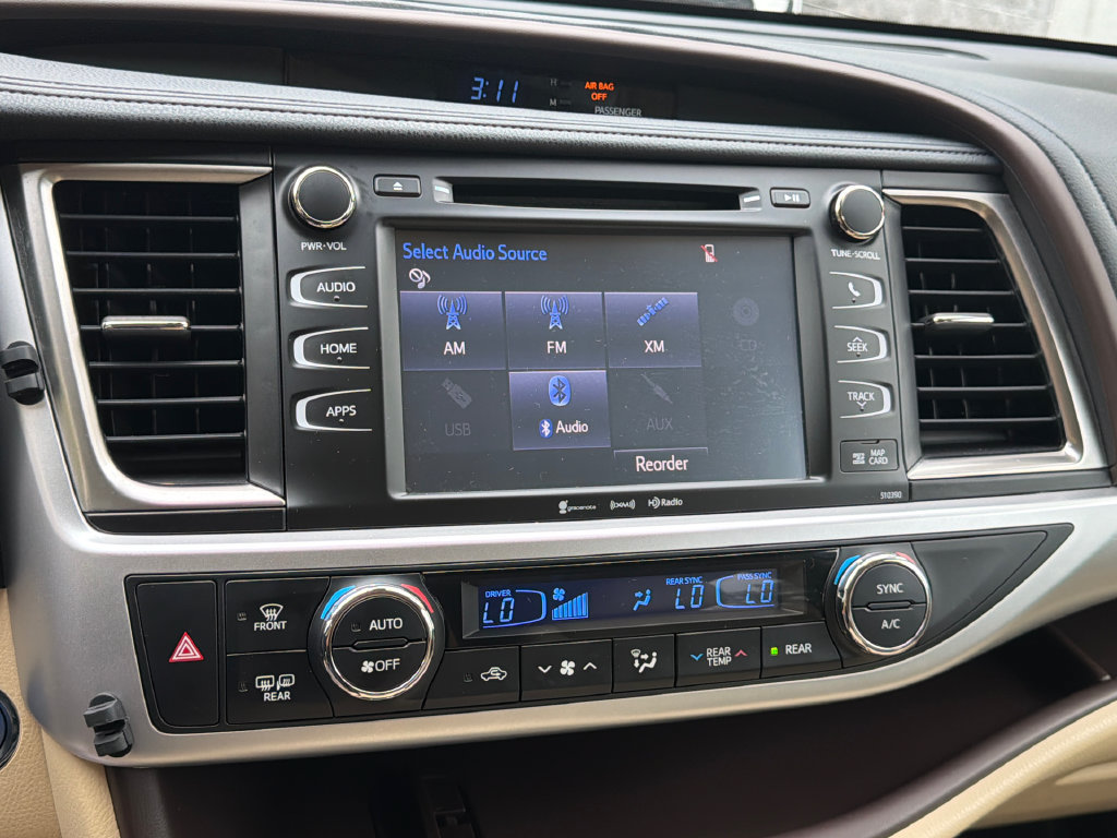 Used 2019 Toyota Highlander XLE AWD/4WD image 30