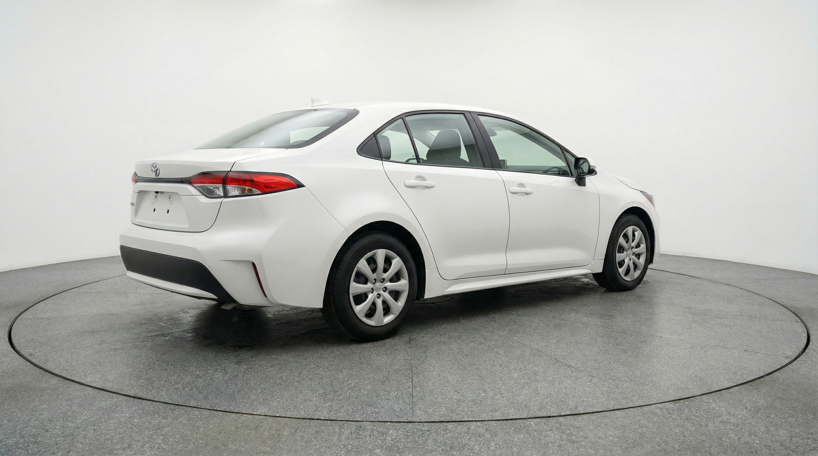 Used 2025 Toyota Corolla LE image 9