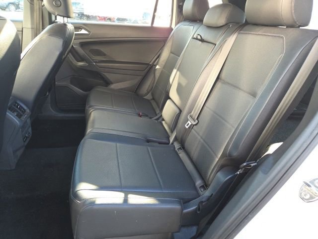 Used 2020 Volkswagen Tiguan SE R-Line image 11