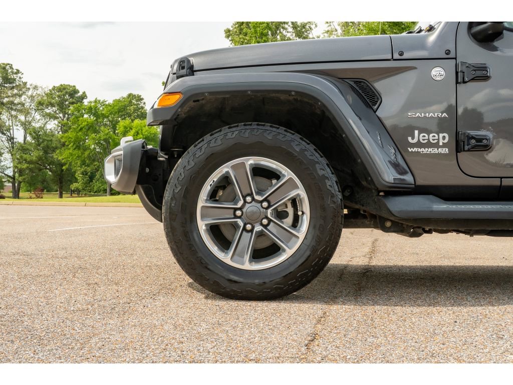 Used 2018 Jeep Wrangler Unlimited Sahara AWD/4WD image 10