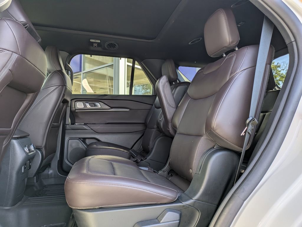 Used 2025 Ford Explorer Platinum image 16