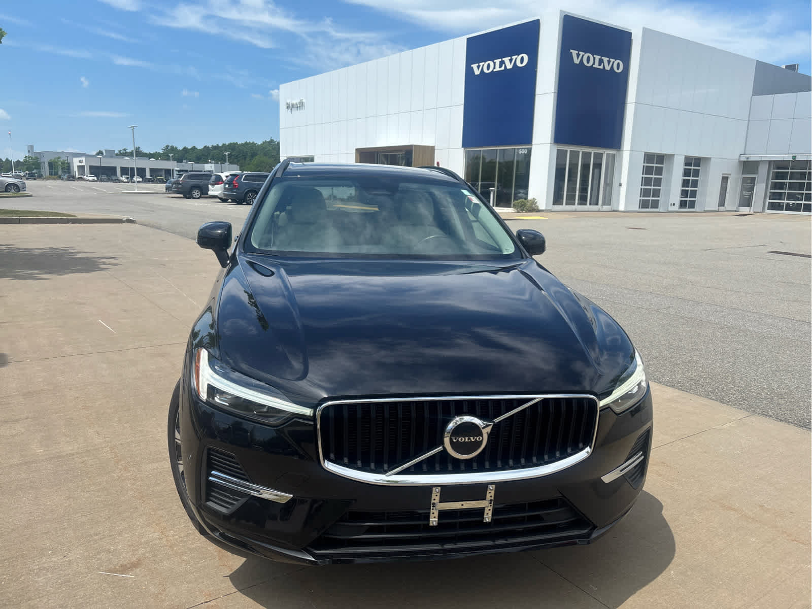 Used 2023 Volvo XC60 B5 Core w/ Climate Package AWD/4WD image 4