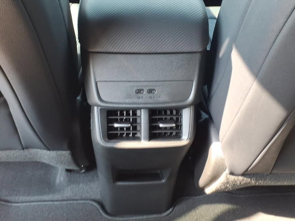 New 2027 Chevrolet Equinox LT w/ Convenience Package II FWD image 18