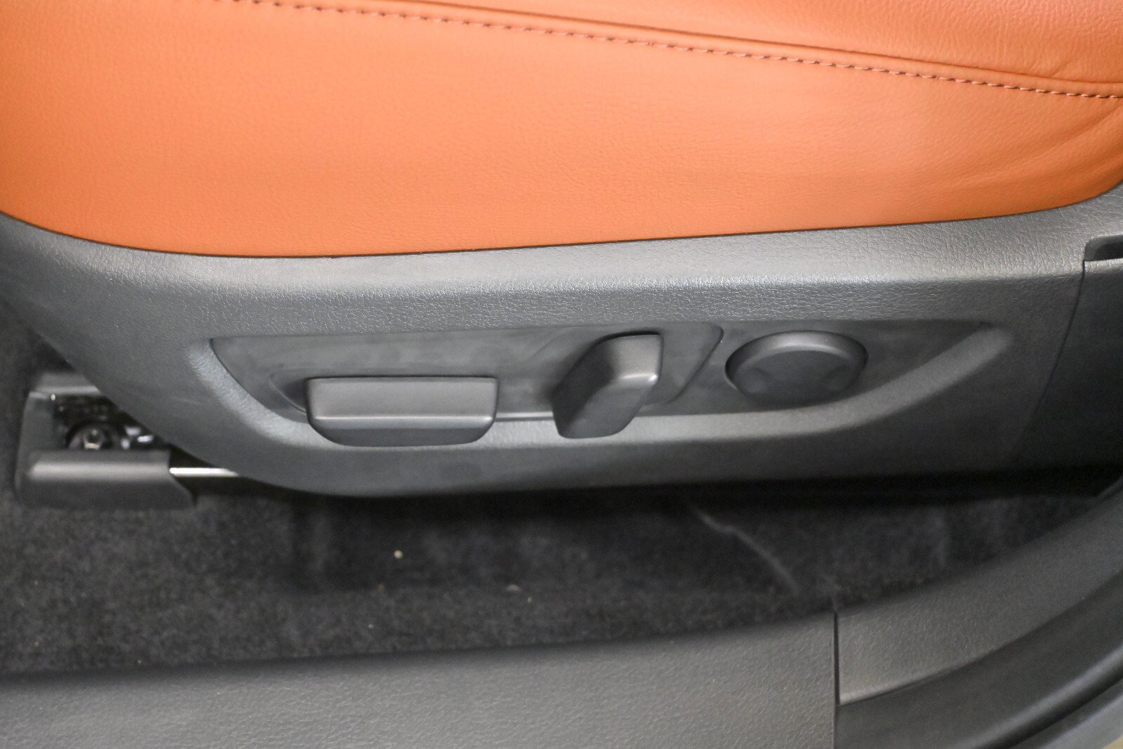 New 2025 MAZDA CX-30 Carbon image 11