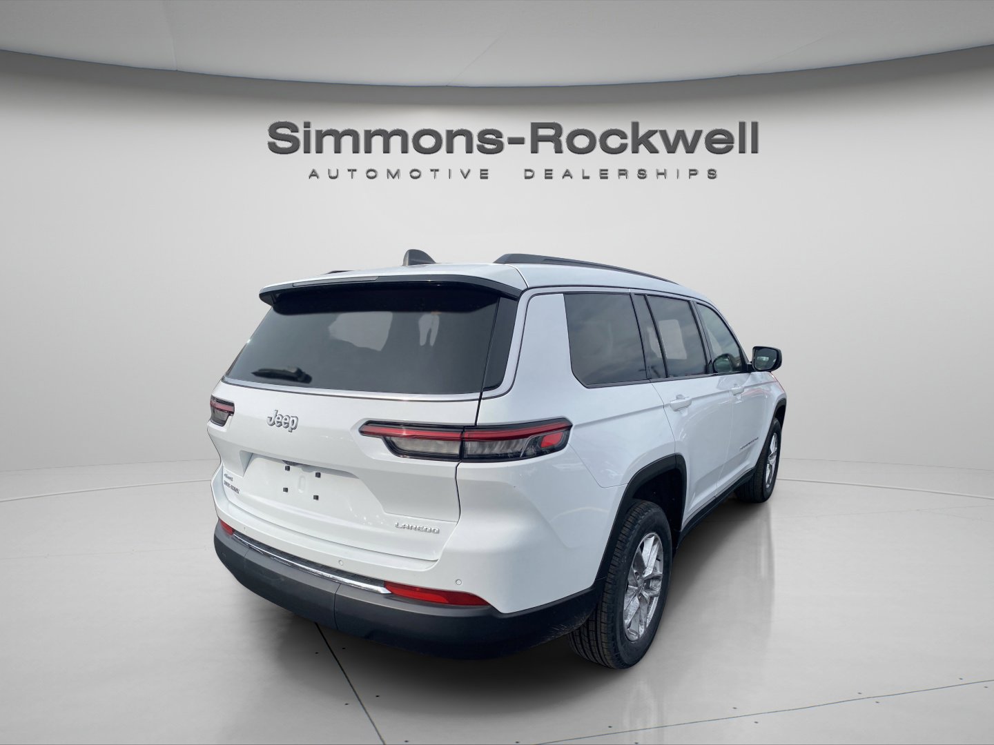 Used 2024 Jeep Grand Cherokee L Laredo image 5