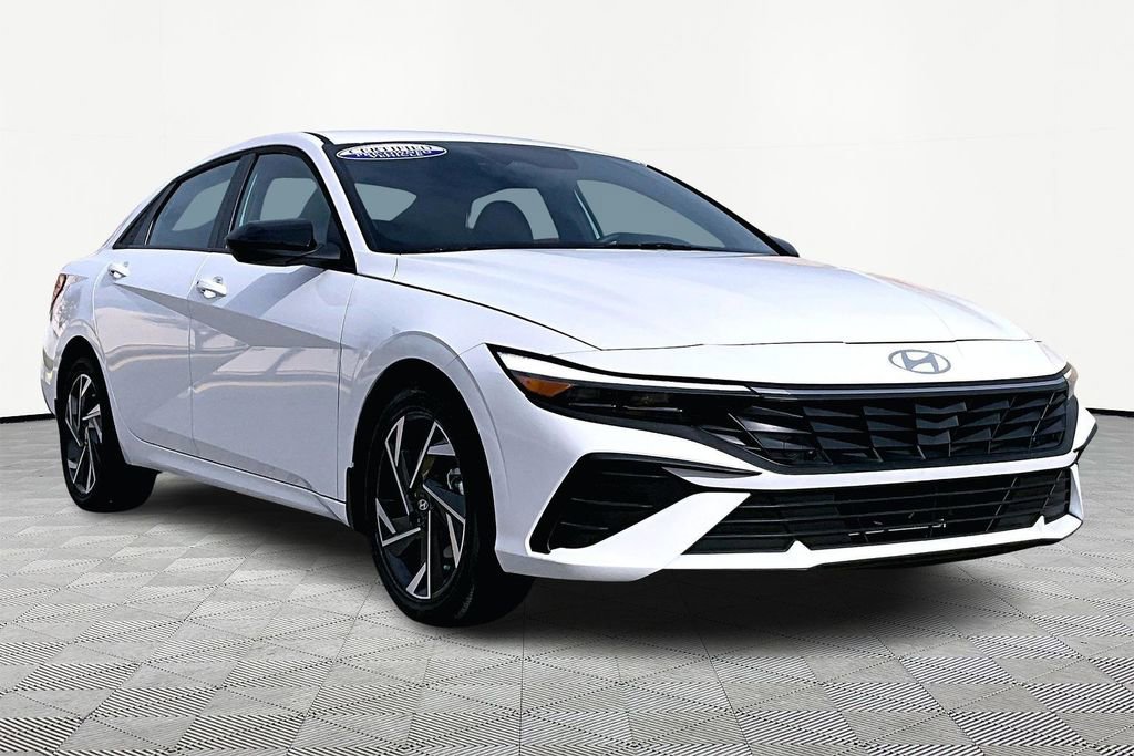 Certified 2025 Hyundai Elantra SEL image 12