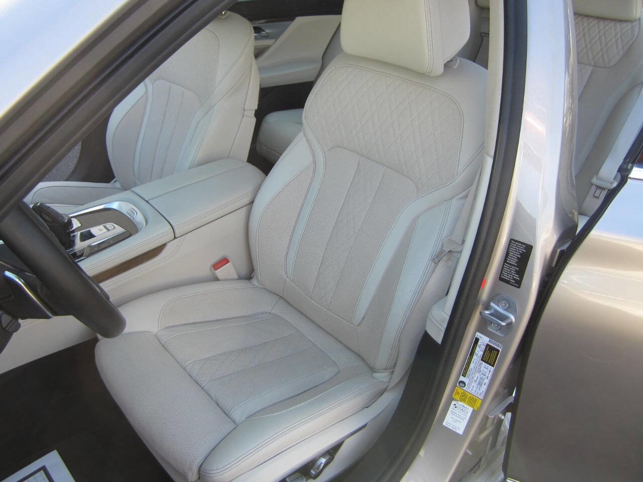 Used 2016 BMW 750i image 23