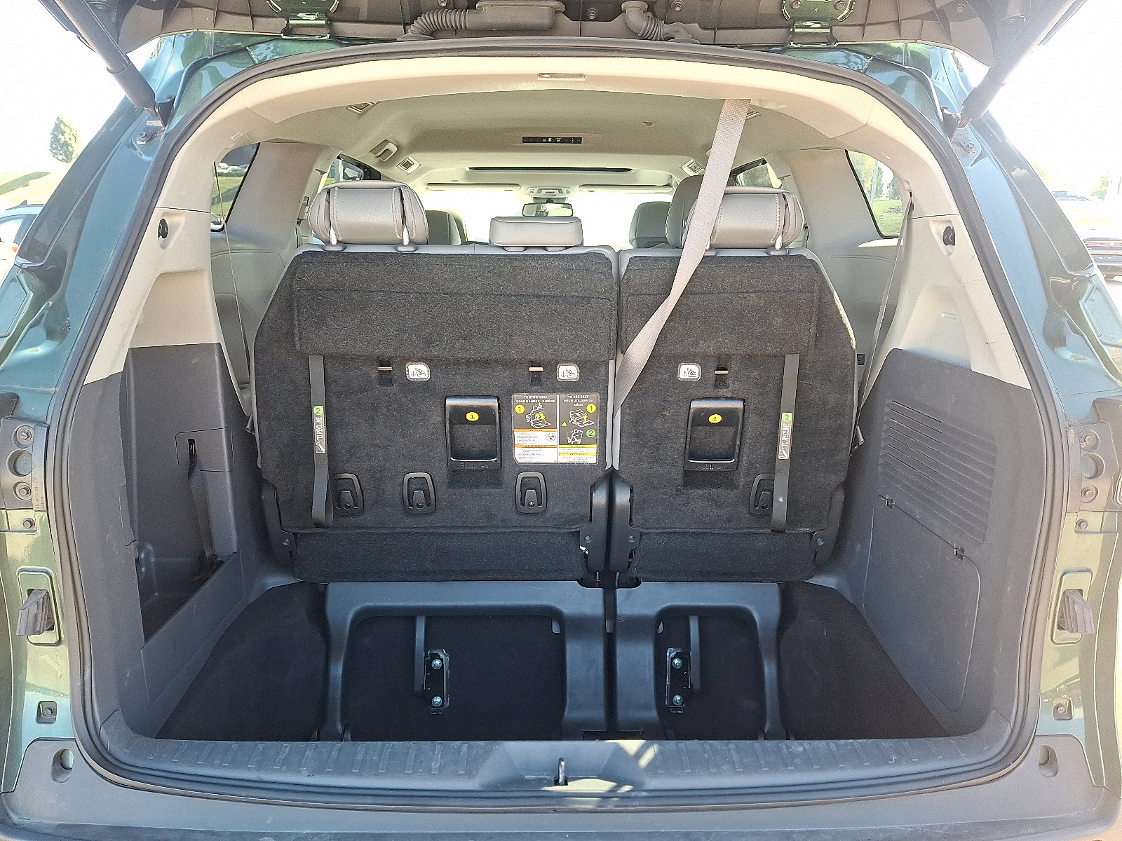 Used 2023 Toyota Sienna XLE image 28