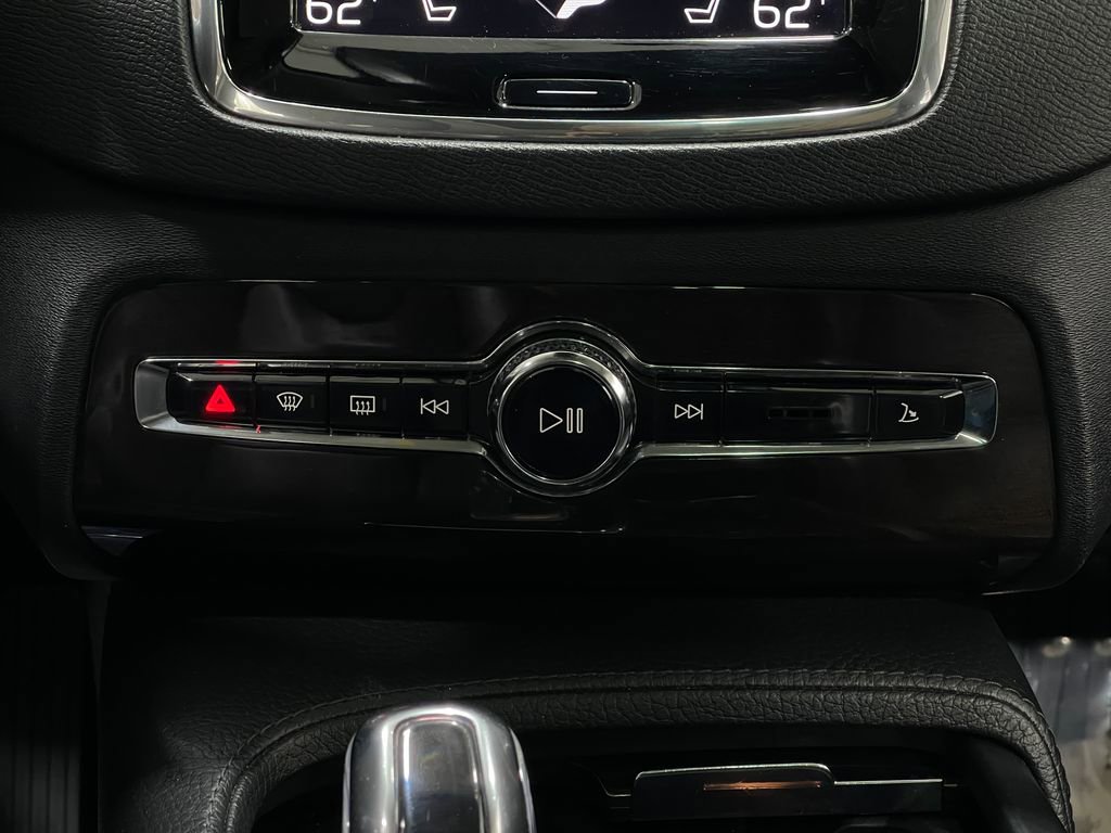 Used 2018 Volvo XC90 T8 Momentum w/ Convenience Package image 26