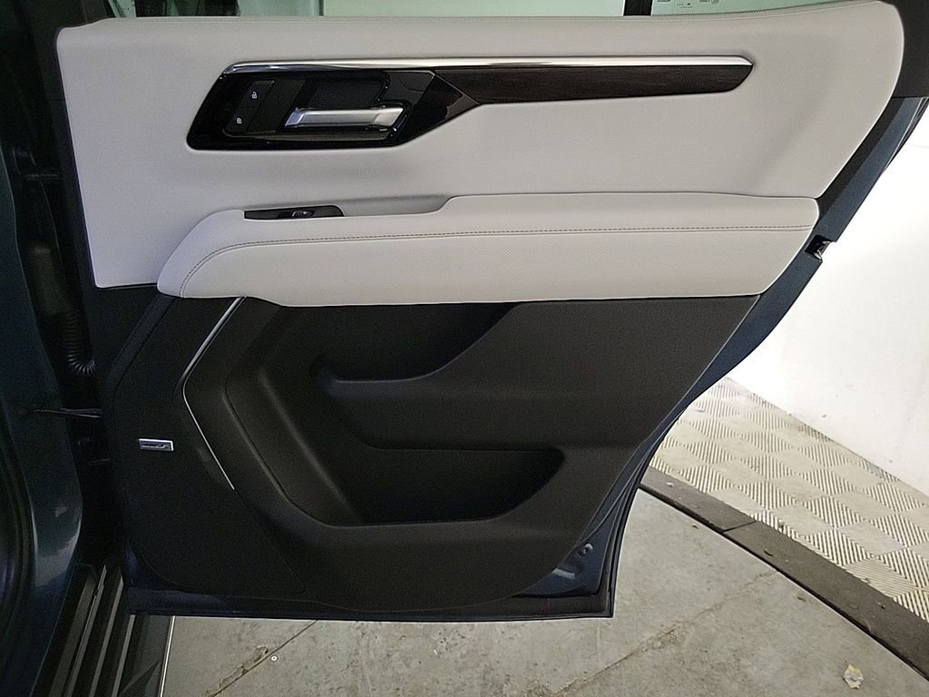 Certified 2025 Chevrolet Tahoe Premier image 23