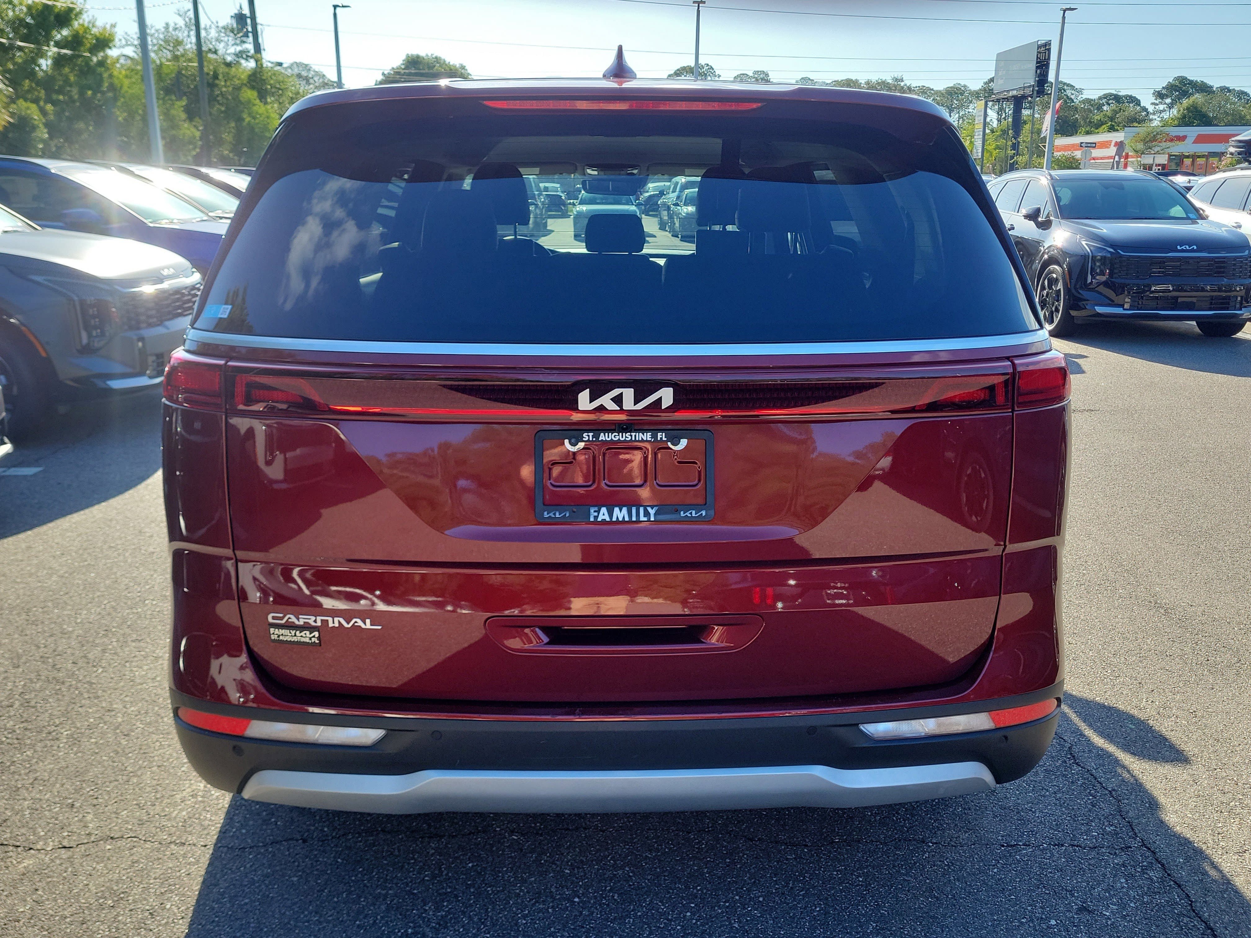 Used 2024 Kia Carnival LX FWD image 5