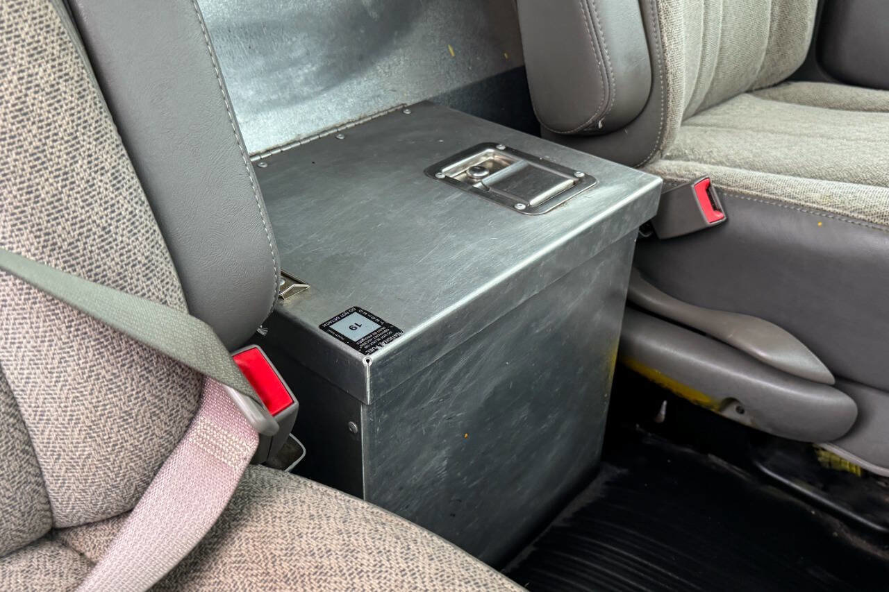 Used 2017 Chevrolet Express 2500 image 12