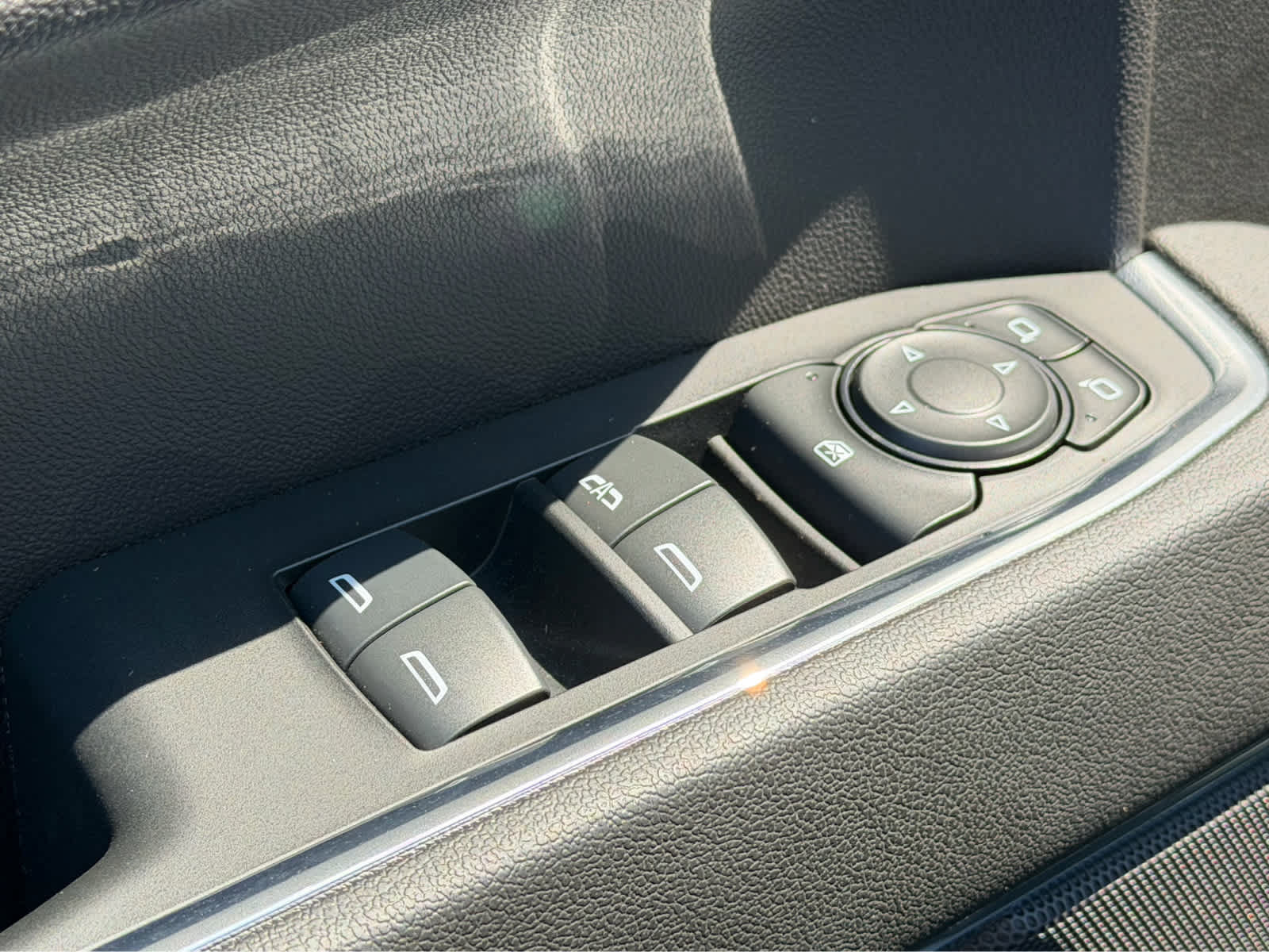 Used 2024 Chevrolet Silverado 1500 LT AWD/4WD image 9