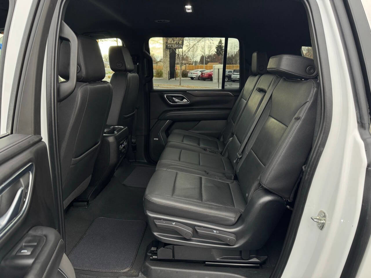 Used 2023 Chevrolet Suburban LT image 30