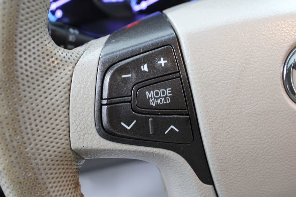 Used 2013 Toyota Sienna XLE image 26
