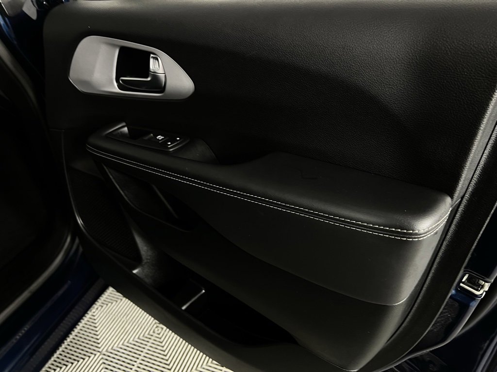 Certified 2024 Chrysler Pacifica Limited image 35