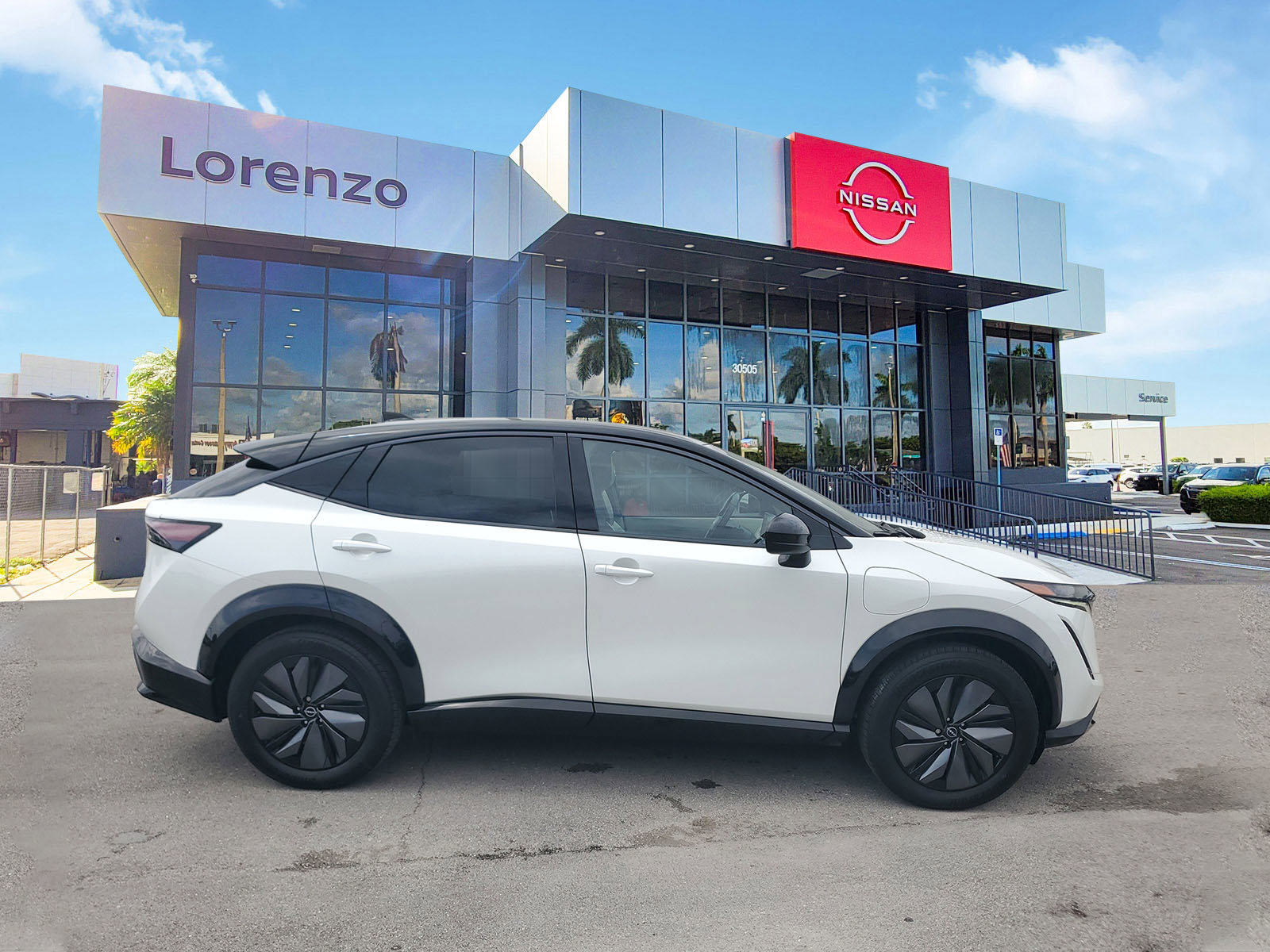 Used 2025 Nissan Ariya AWD image 4