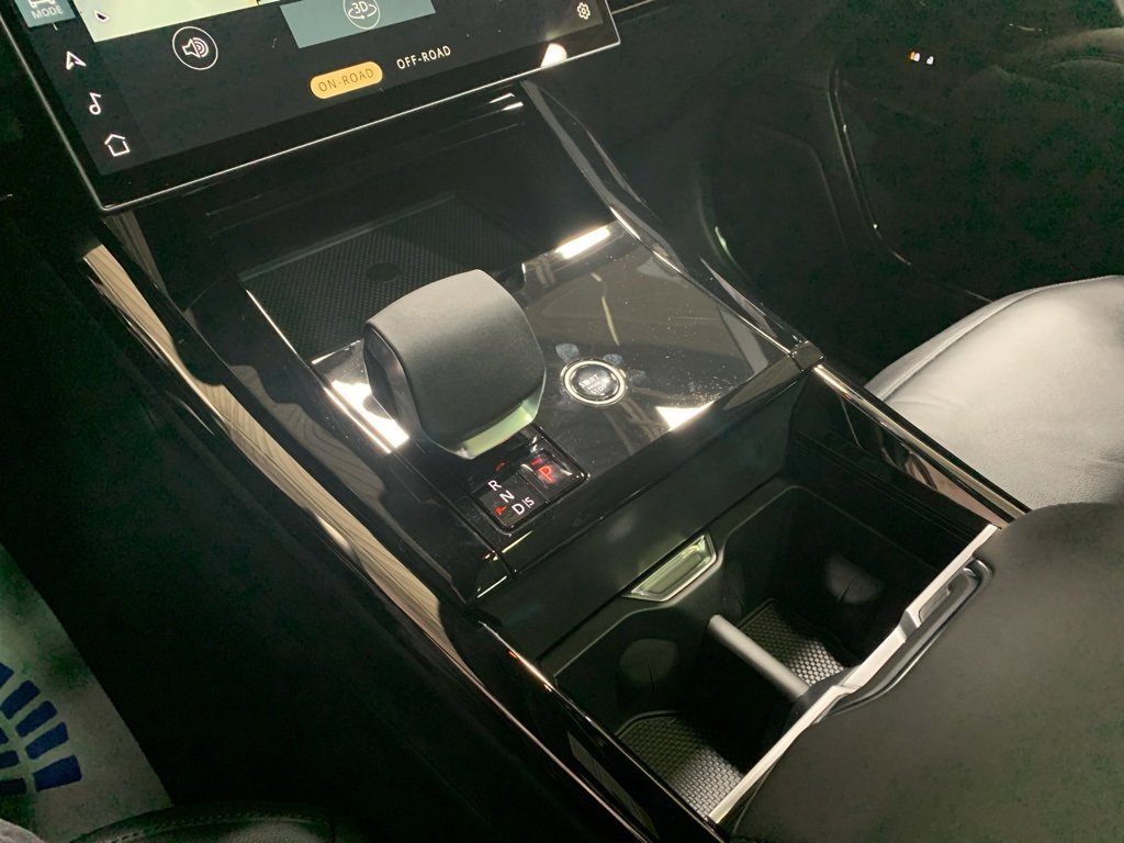 Used 2025 Land Rover Range Rover Sport image 24