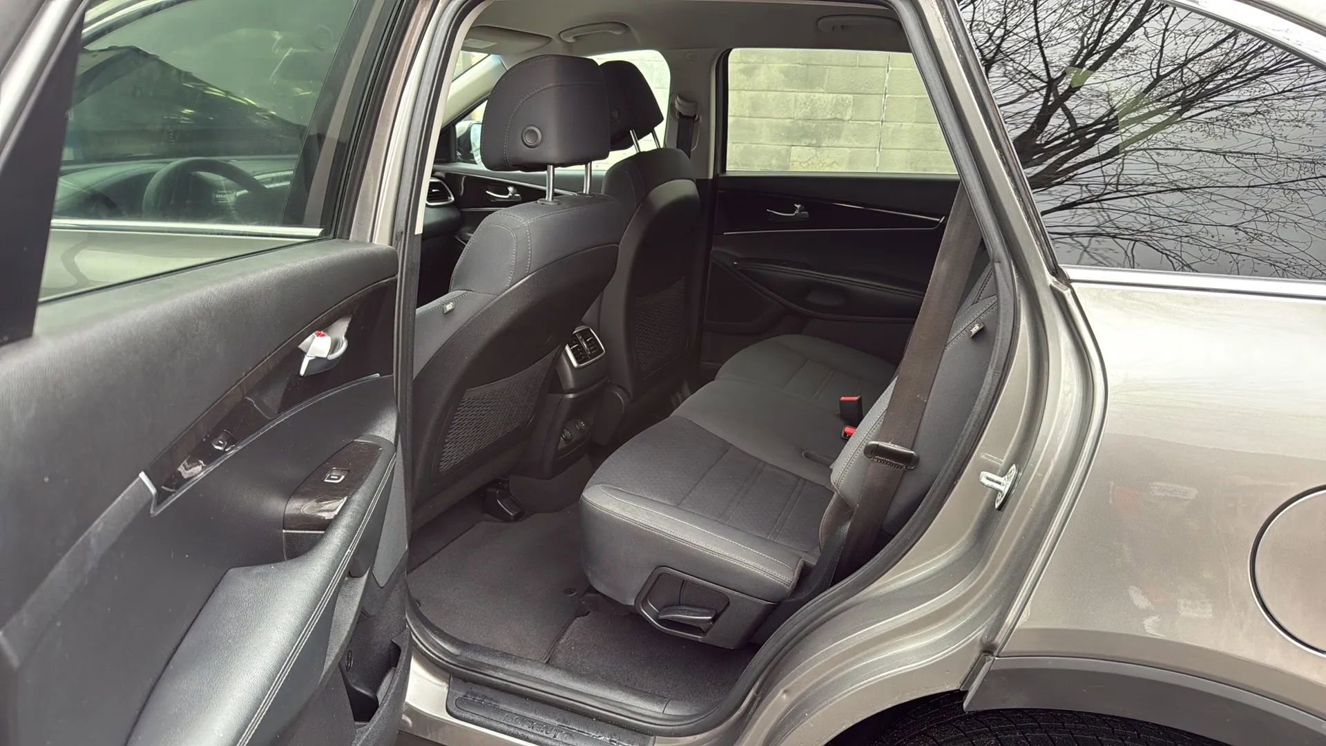 Used 2017 Kia Sorento LX image 28