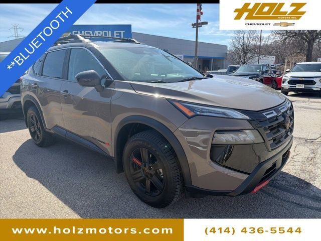 Used 2025 Nissan Rogue SV image 3