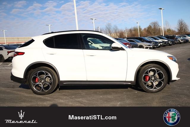Used 2023 Alfa Romeo Stelvio Ti image 4