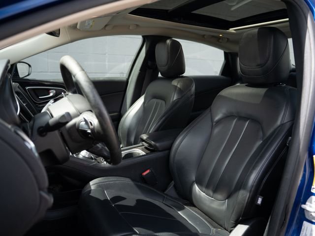 Used 2016 Chrysler 200 C image 5