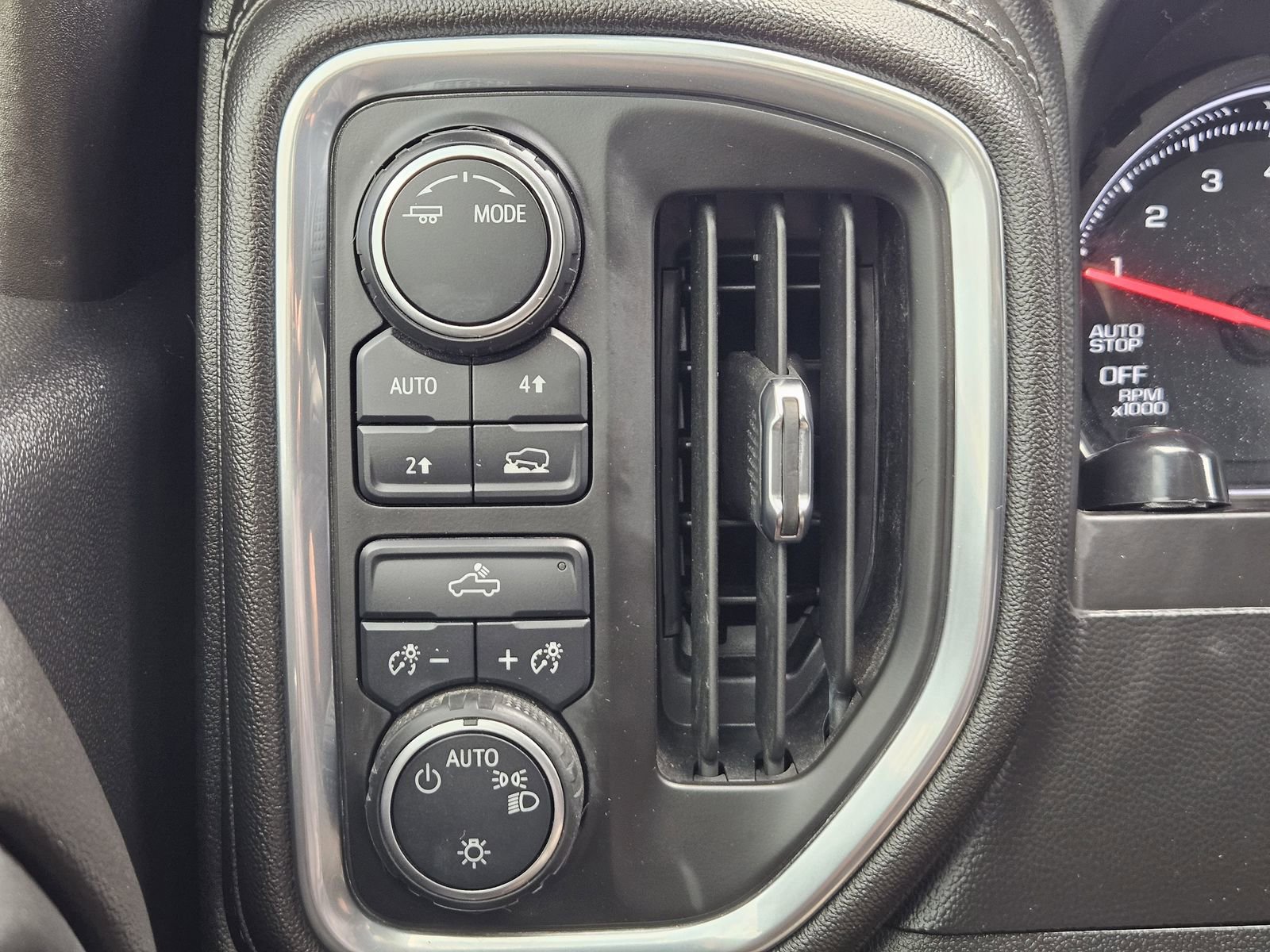Used 2021 Chevrolet Silverado 1500 LT AWD/4WD image 22