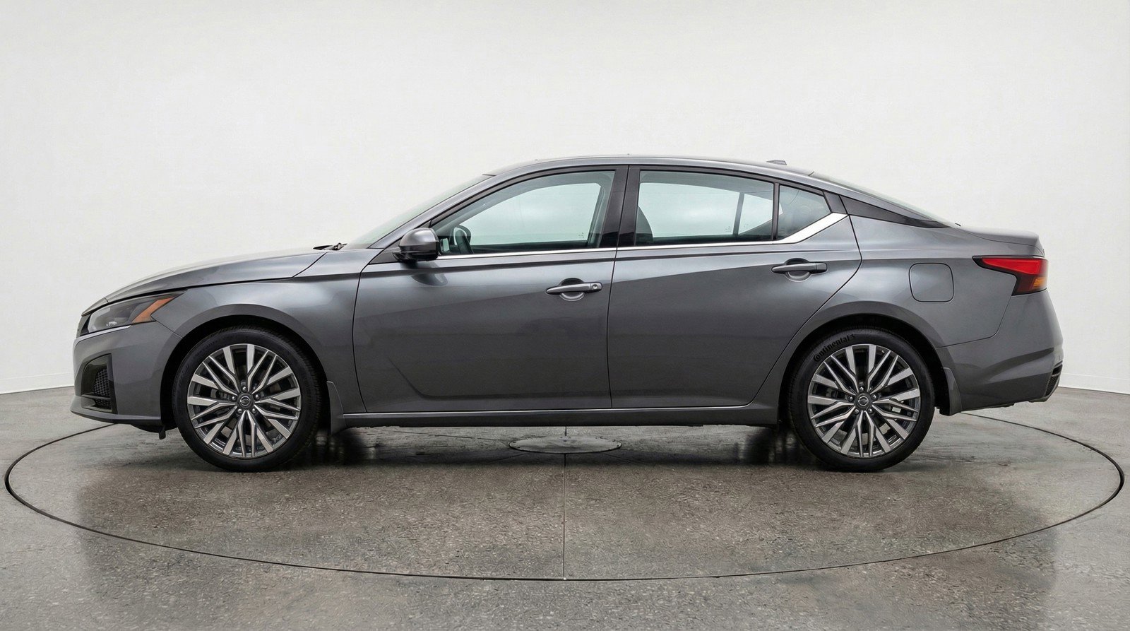 Used 2025 Nissan Altima 2.5 SV image 5