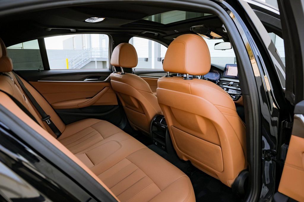 Used 2021 BMW 540i w/ Convenience Package image 25